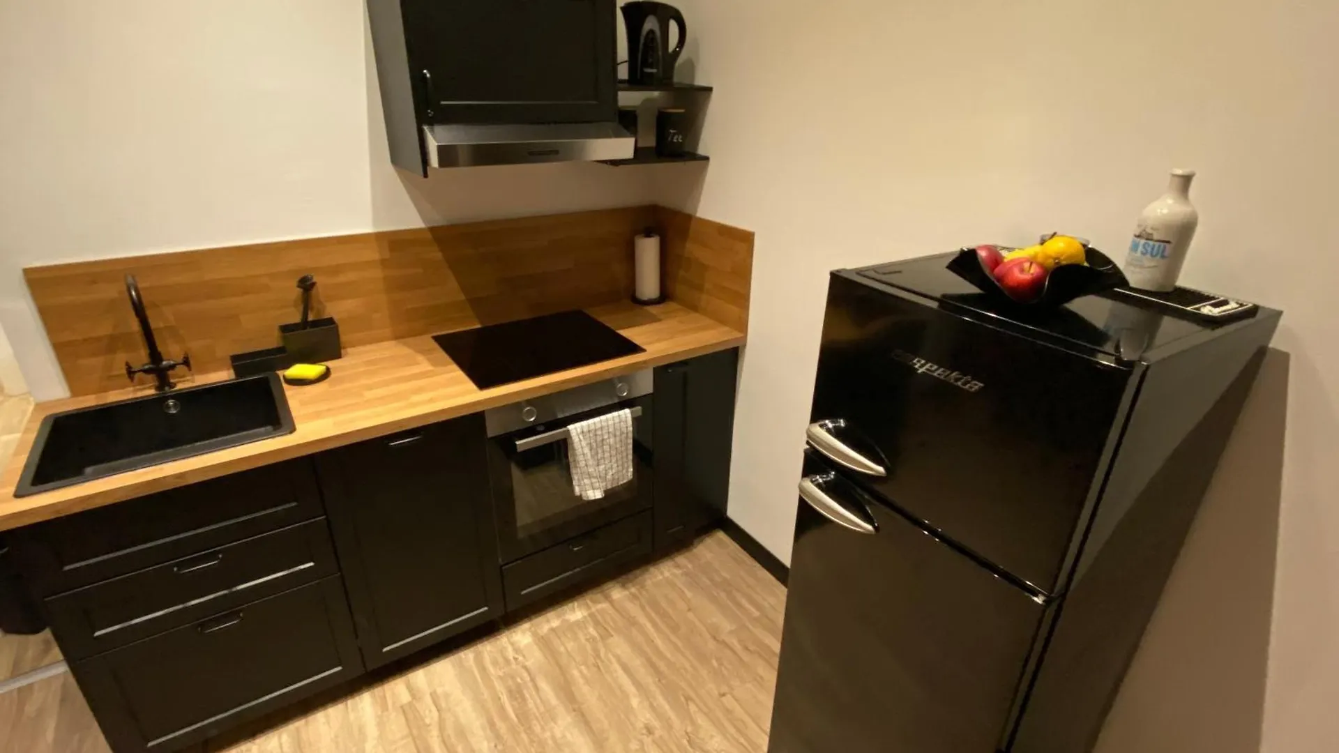 New Apartment 15 Min From City And Donau contacts